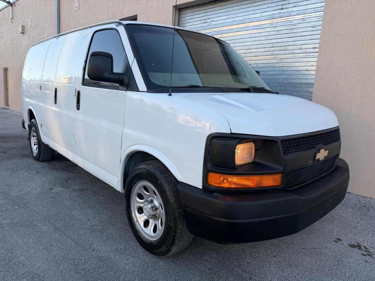 Chevrolet Express Cargo Van RWD 1500 135" 2011
