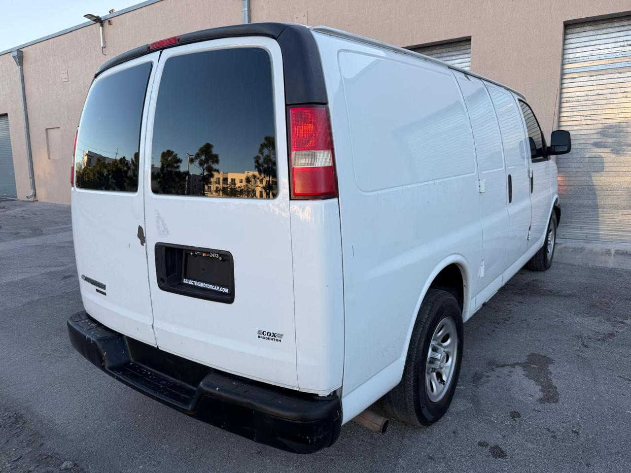 Chevrolet Express Cargo Van RWD 1500 135" 2011