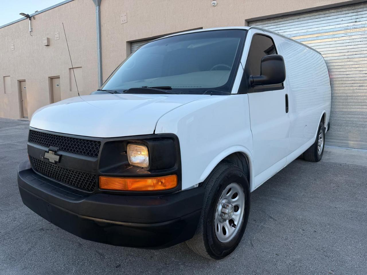 Chevrolet Express Cargo Van RWD 1500 135" 2011