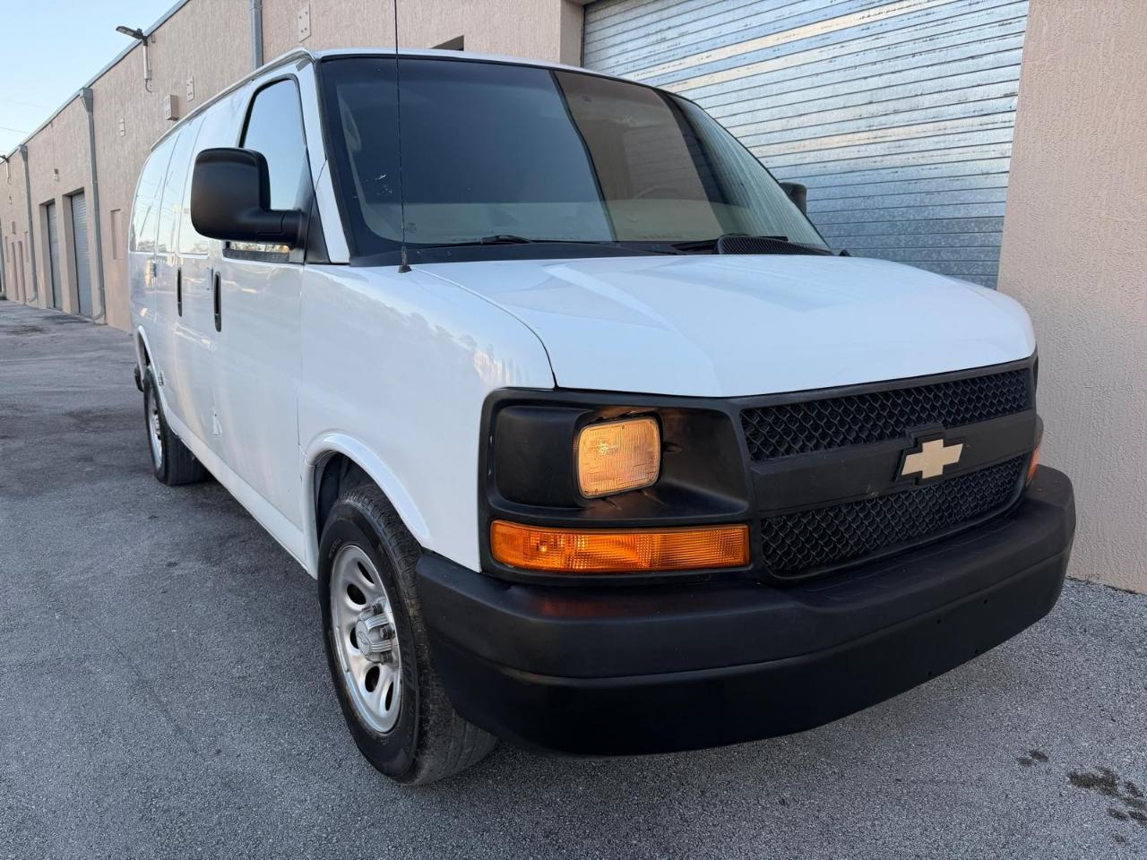 Chevrolet Express Cargo Van RWD 1500 135" 2011