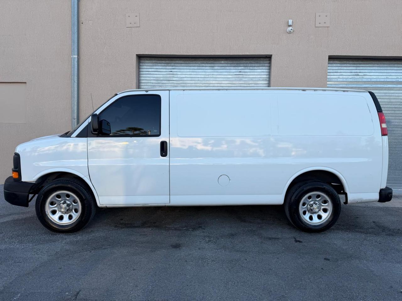 Chevrolet Express Cargo Van RWD 1500 135" 2011