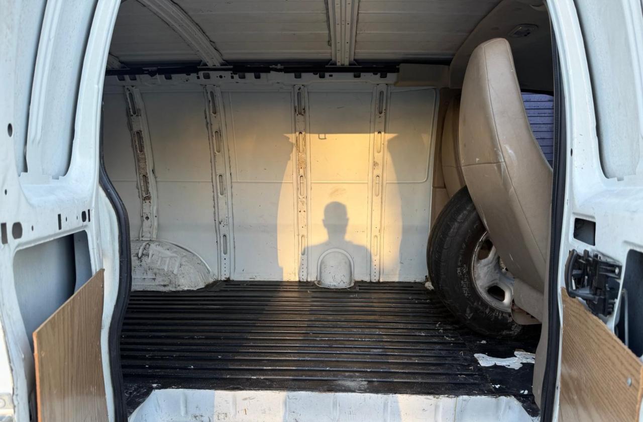 Chevrolet Express Cargo Van RWD 1500 135" 2011