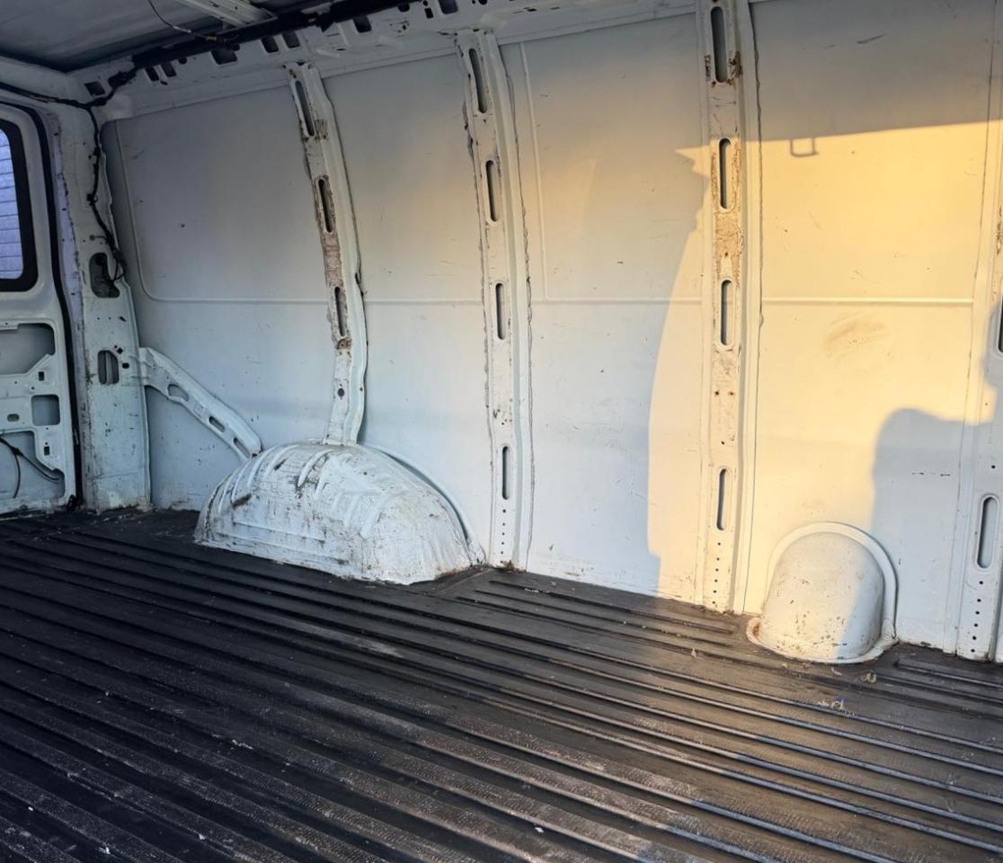 Chevrolet Express Cargo Van RWD 1500 135" 2011