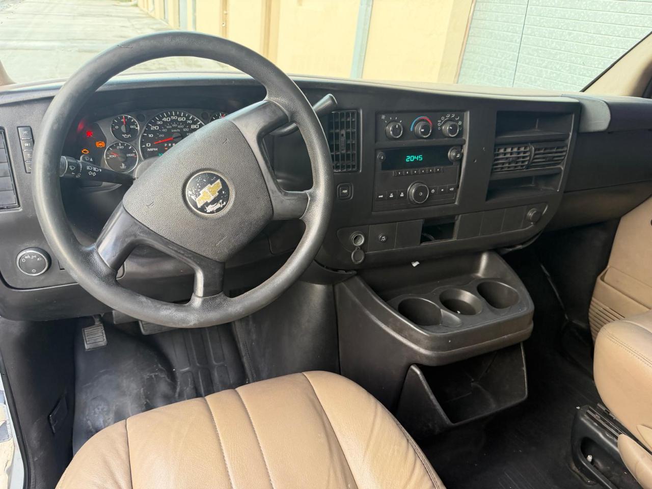 Chevrolet Express Cargo Van RWD 1500 135" 2011