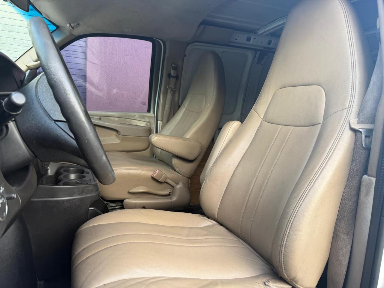 Chevrolet Express Cargo Van RWD 1500 135" 2011