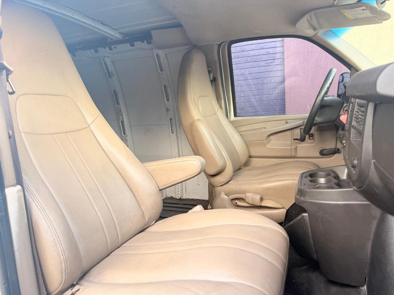 Chevrolet Express Cargo Van RWD 1500 135" 2011