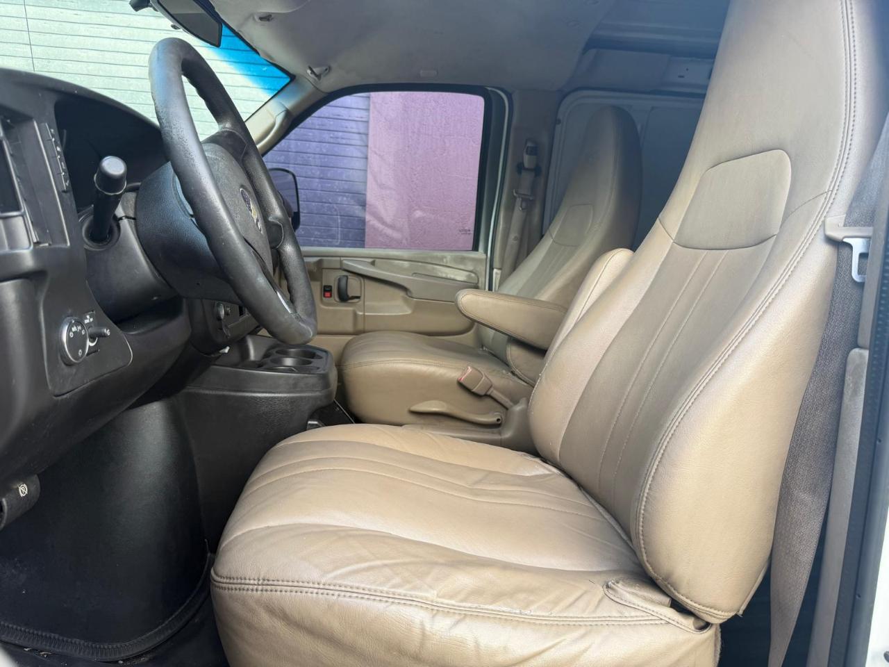 Chevrolet Express Cargo Van RWD 1500 135" 2011