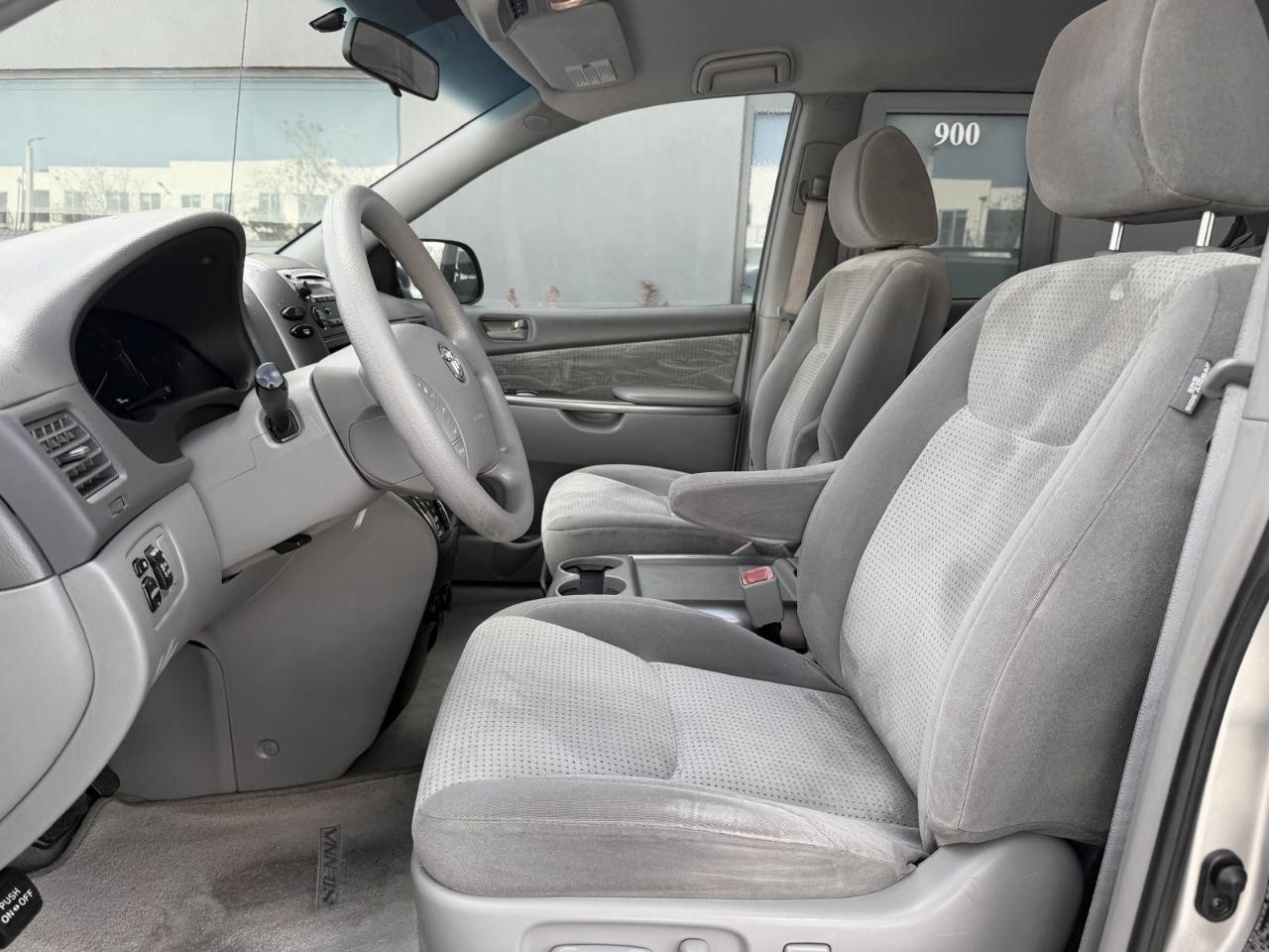 Toyota Sienna 5dr 7-Pass Van LE AAS FWD (Natl) 2009