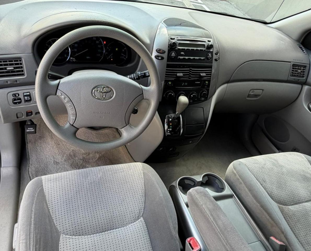 Toyota Sienna 5dr 7-Pass Van LE AAS FWD (Natl) 2009