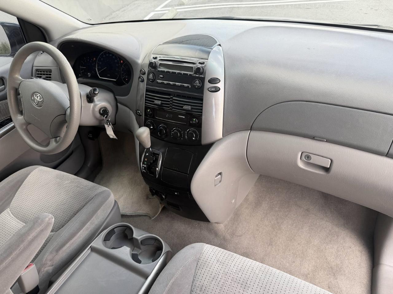 Toyota Sienna 5dr 7-Pass Van LE AAS FWD (Natl) 2009