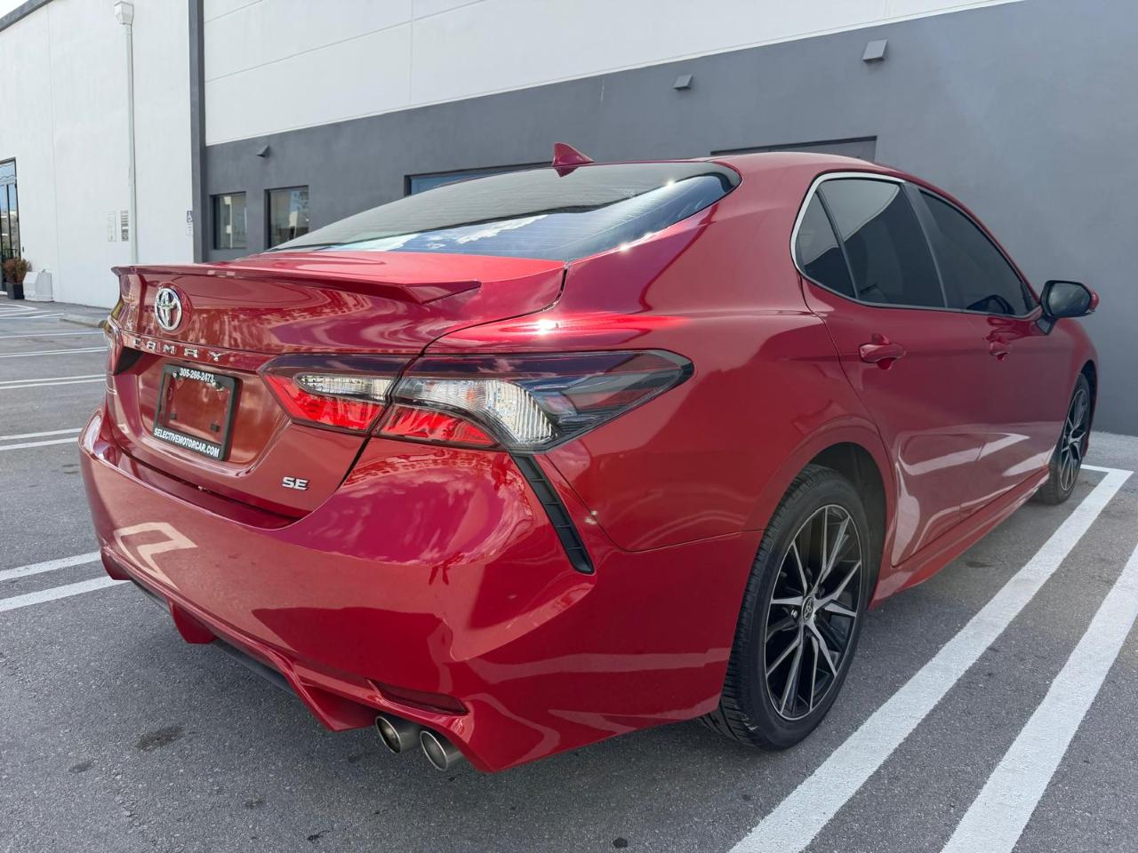 Toyota Camry Hybrid SE Nightshade CVT (Natl) 2023