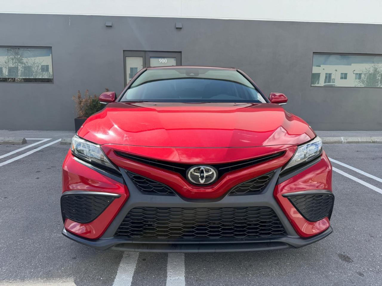 Toyota Camry Hybrid SE Nightshade CVT (Natl) 2023