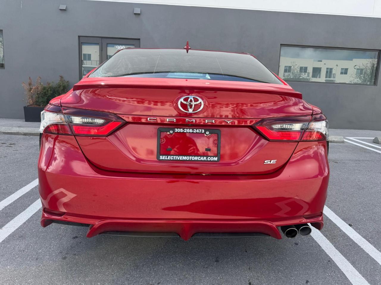 Toyota Camry Hybrid SE Nightshade CVT (Natl) 2023