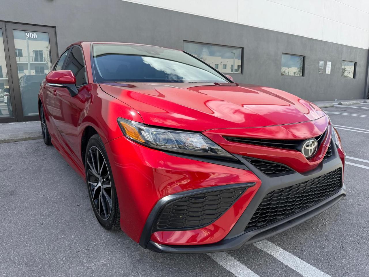 Toyota Camry Hybrid SE Nightshade CVT (Natl) 2023