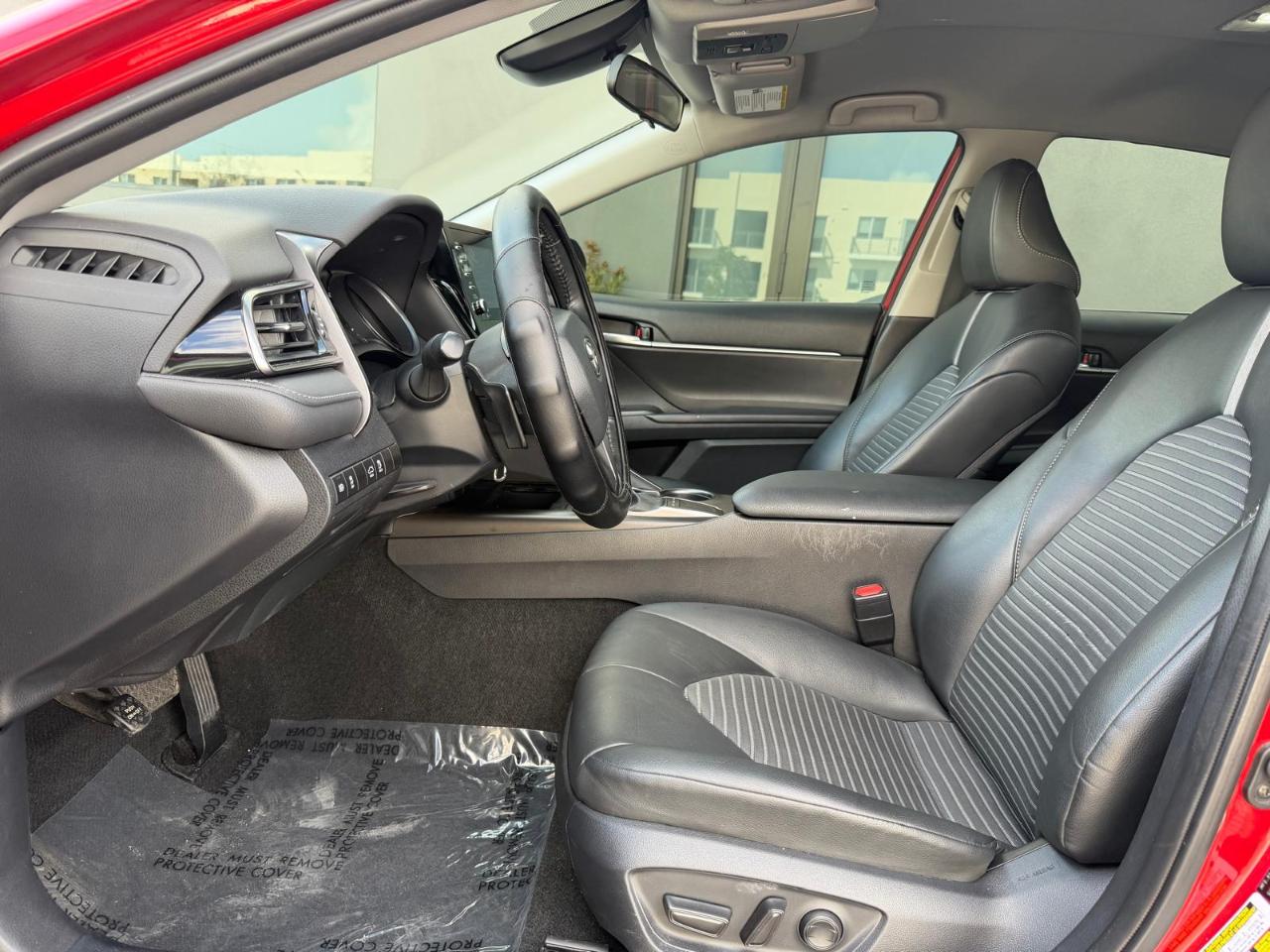 Toyota Camry Hybrid SE Nightshade CVT (Natl) 2023