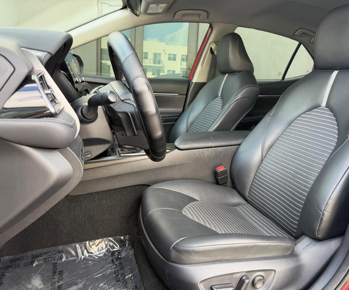 Toyota Camry Hybrid SE Nightshade CVT (Natl) 2023