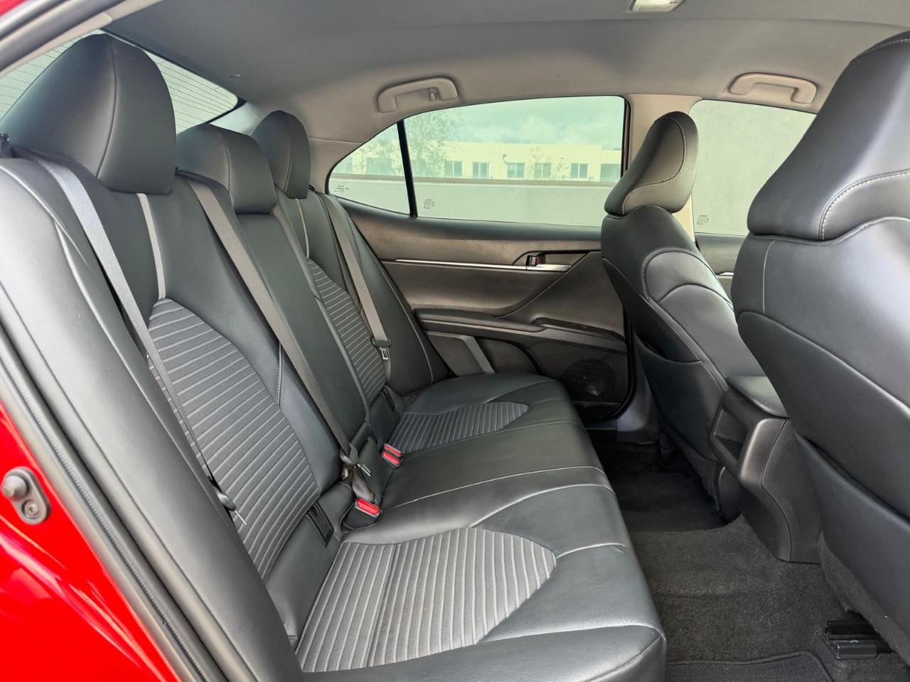 Toyota Camry Hybrid SE Nightshade CVT (Natl) 2023