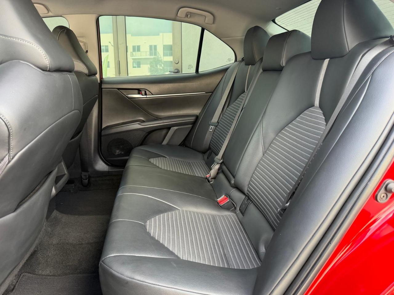 Toyota Camry Hybrid SE Nightshade CVT (Natl) 2023