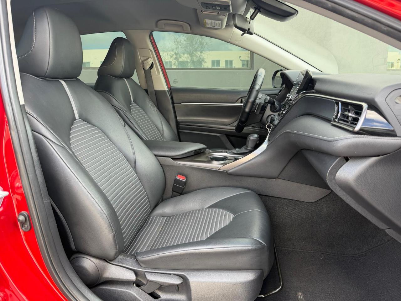 Toyota Camry Hybrid SE Nightshade CVT (Natl) 2023