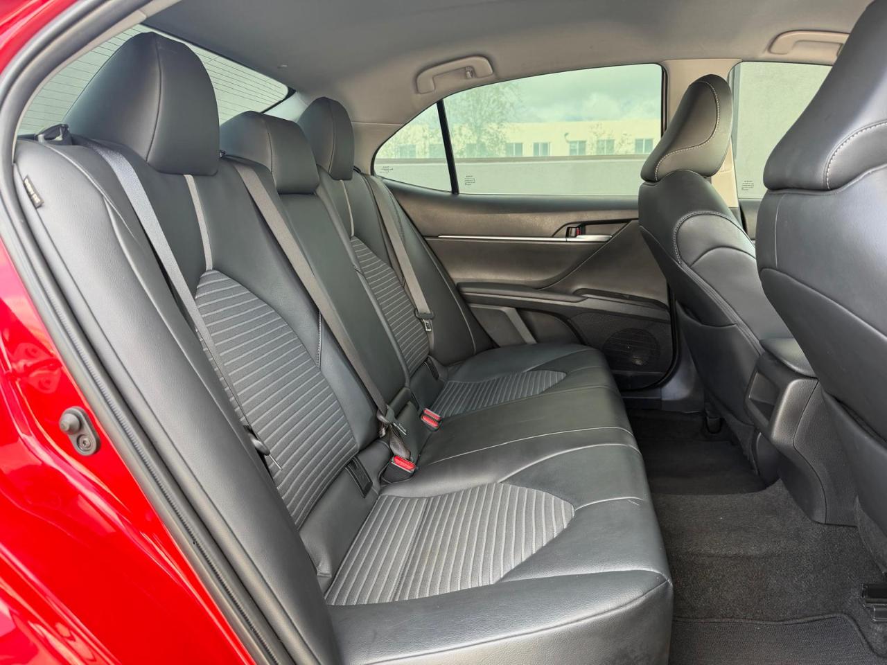 Toyota Camry Hybrid SE Nightshade CVT (Natl) 2023