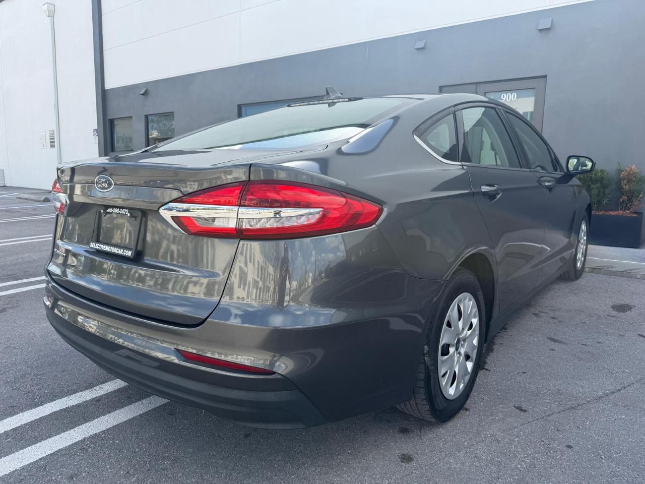 Ford Fusion S FWD 2020