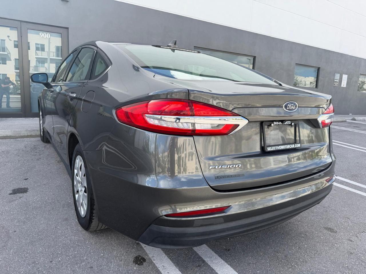 Ford Fusion S FWD 2020