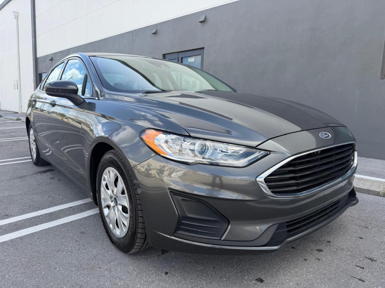 Ford Fusion S FWD 2020
