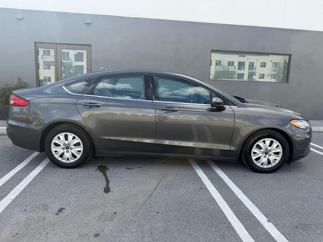 Ford Fusion S FWD 2020