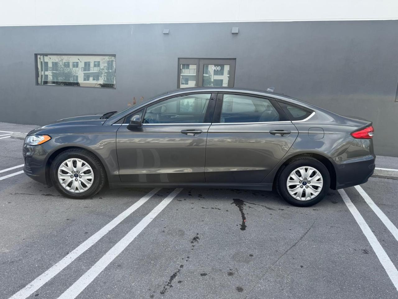 Ford Fusion S FWD 2020