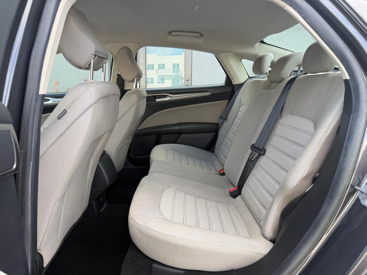 Ford Fusion S FWD 2020