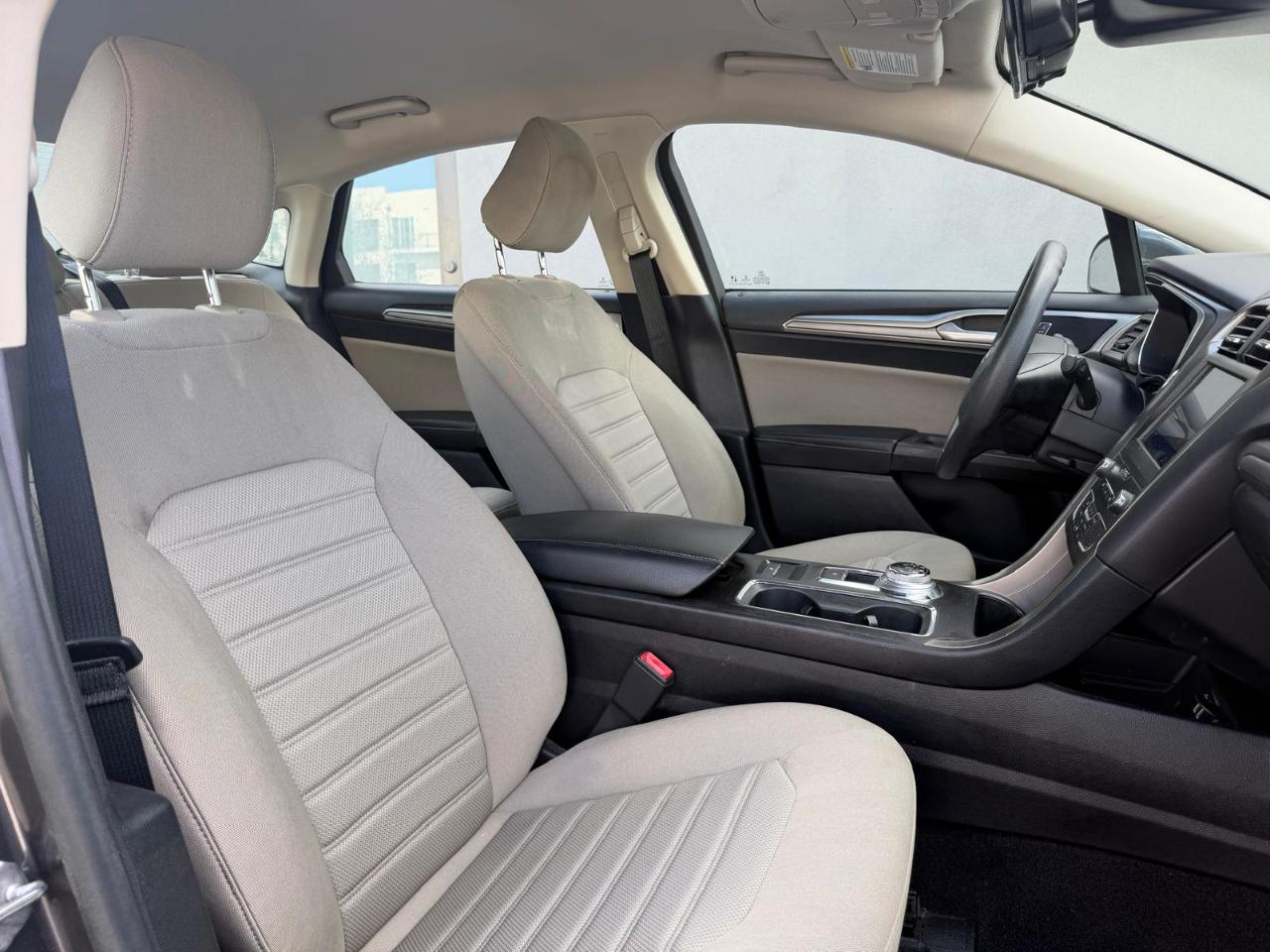 Ford Fusion S FWD 2020