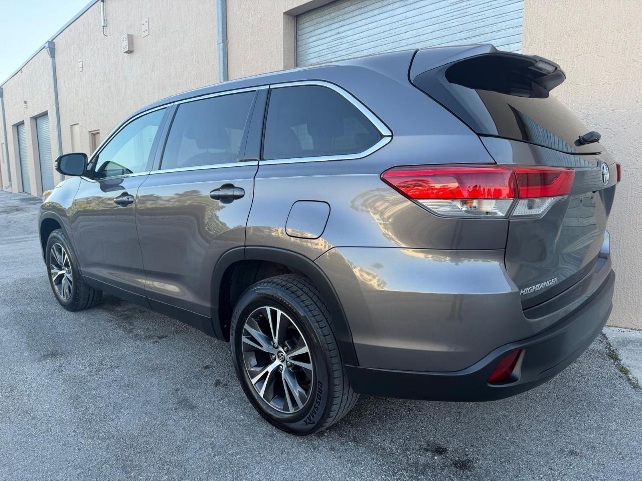Toyota Highlander LE I4 FWD (Natl) 2019