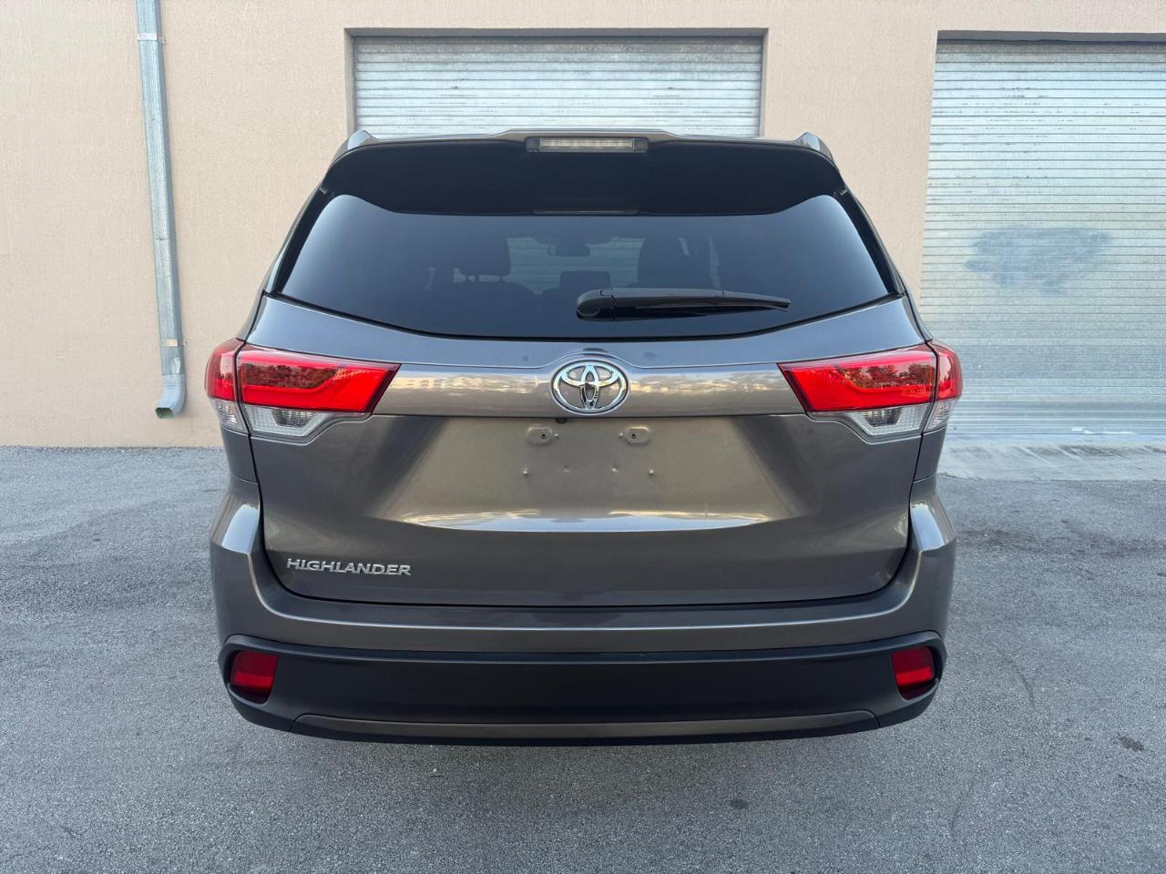 Toyota Highlander LE I4 FWD (Natl) 2019