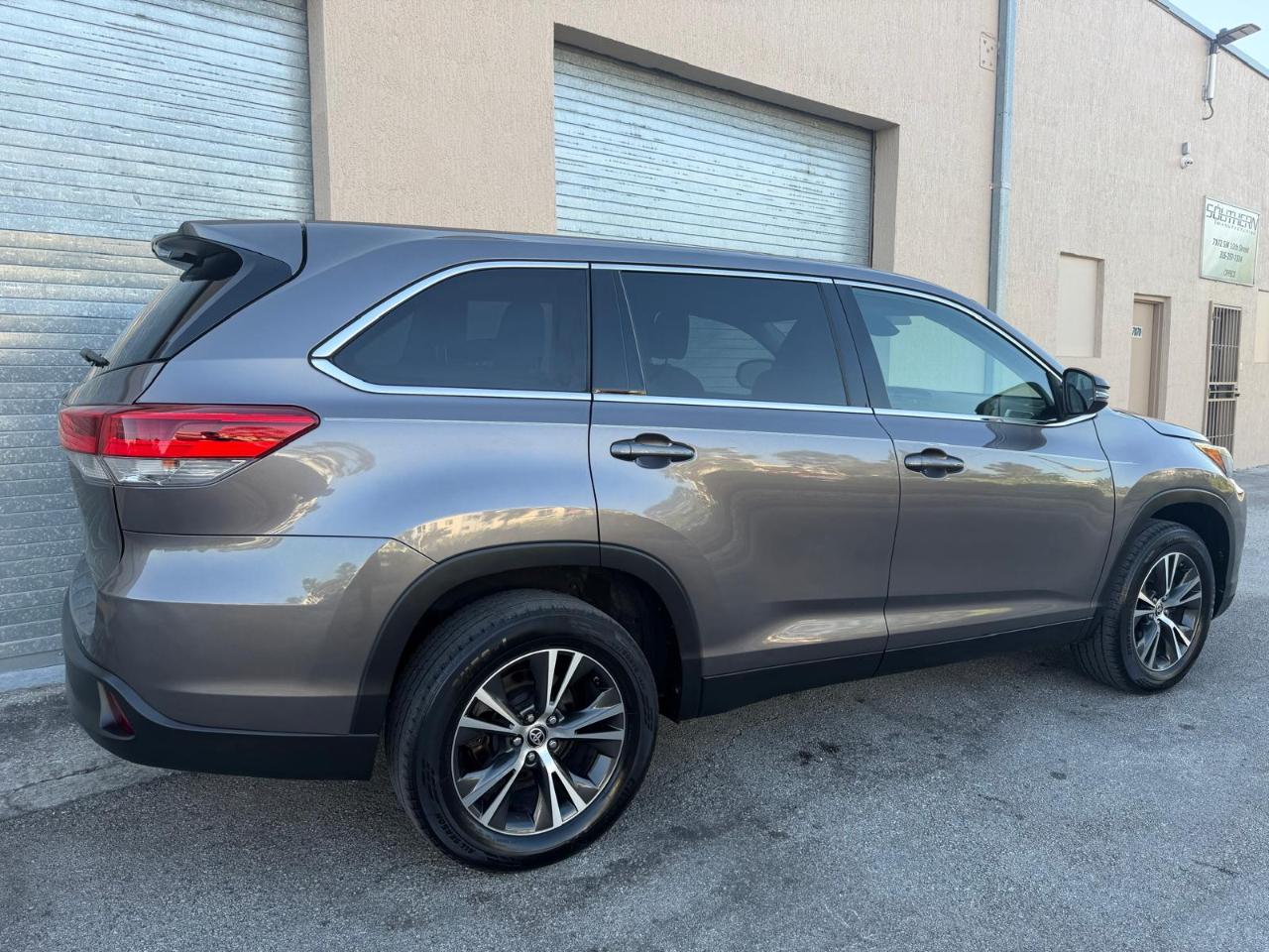 Toyota Highlander LE I4 FWD (Natl) 2019