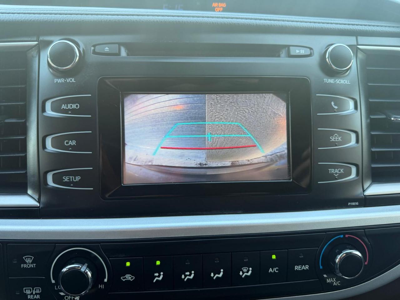 Toyota Highlander LE I4 FWD (Natl) 2019