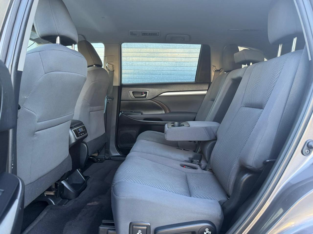 Toyota Highlander LE I4 FWD (Natl) 2019