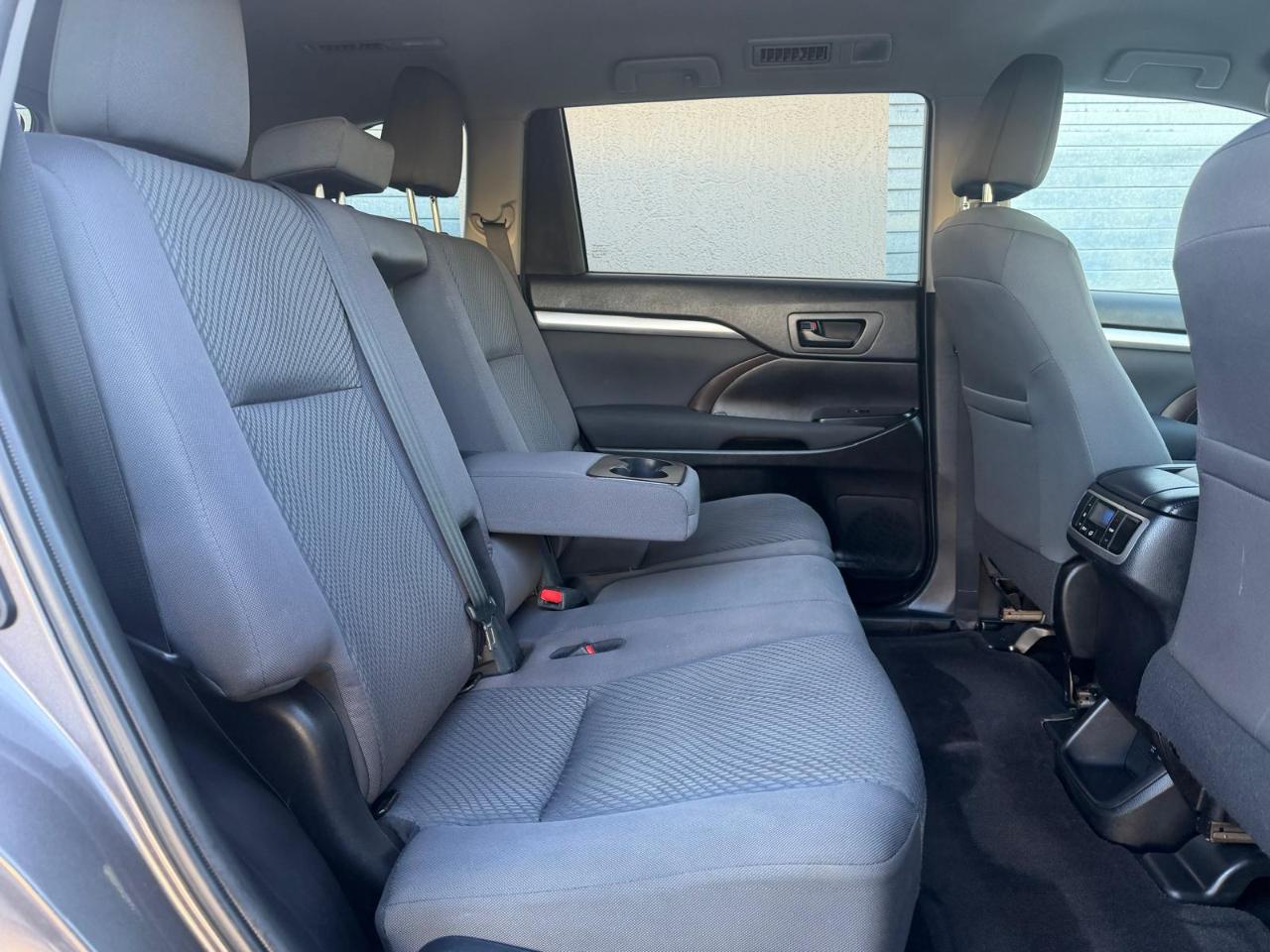 Toyota Highlander LE I4 FWD (Natl) 2019