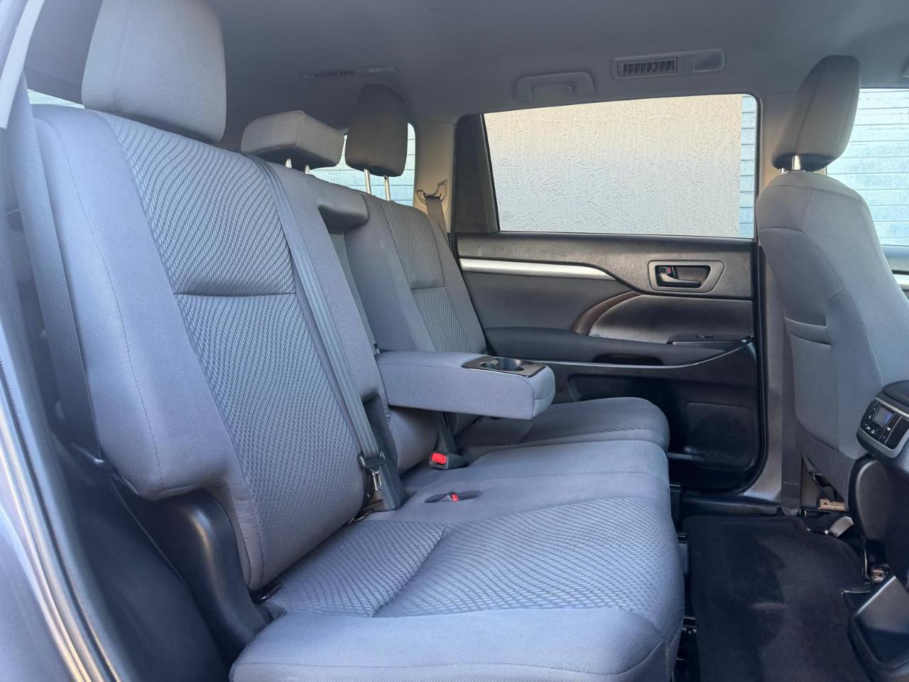 Toyota Highlander LE I4 FWD (Natl) 2019