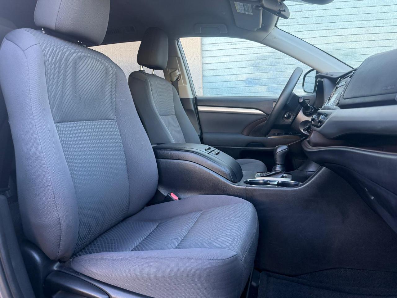 Toyota Highlander LE I4 FWD (Natl) 2019