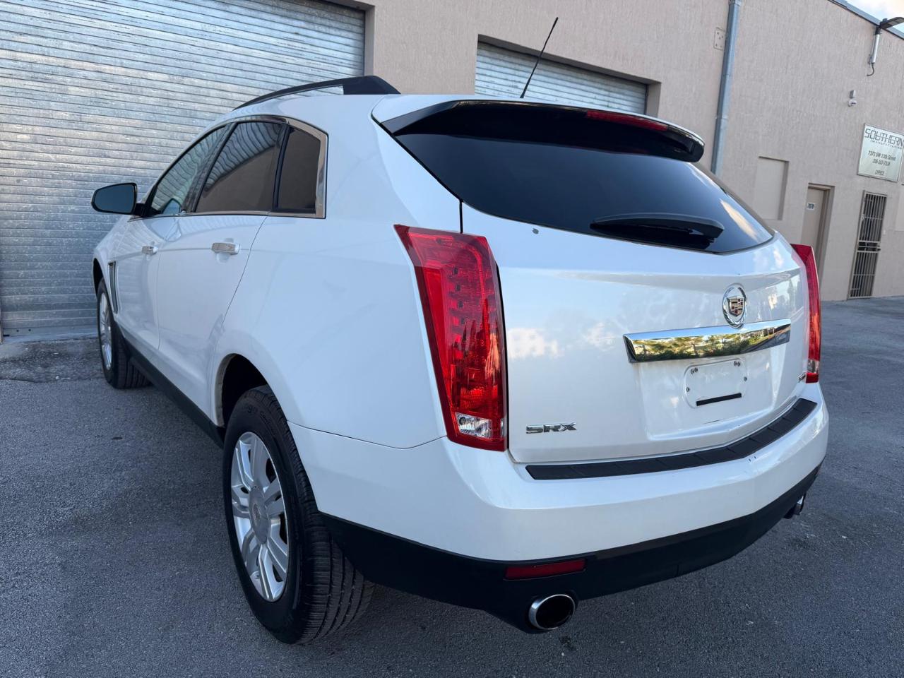 Cadillac SRX FWD 4dr Base 2015