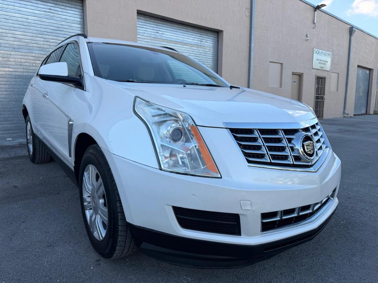 Cadillac SRX FWD 4dr Base 2015