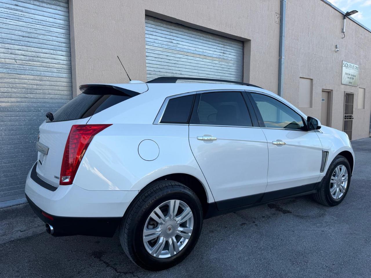 Cadillac SRX FWD 4dr Base 2015