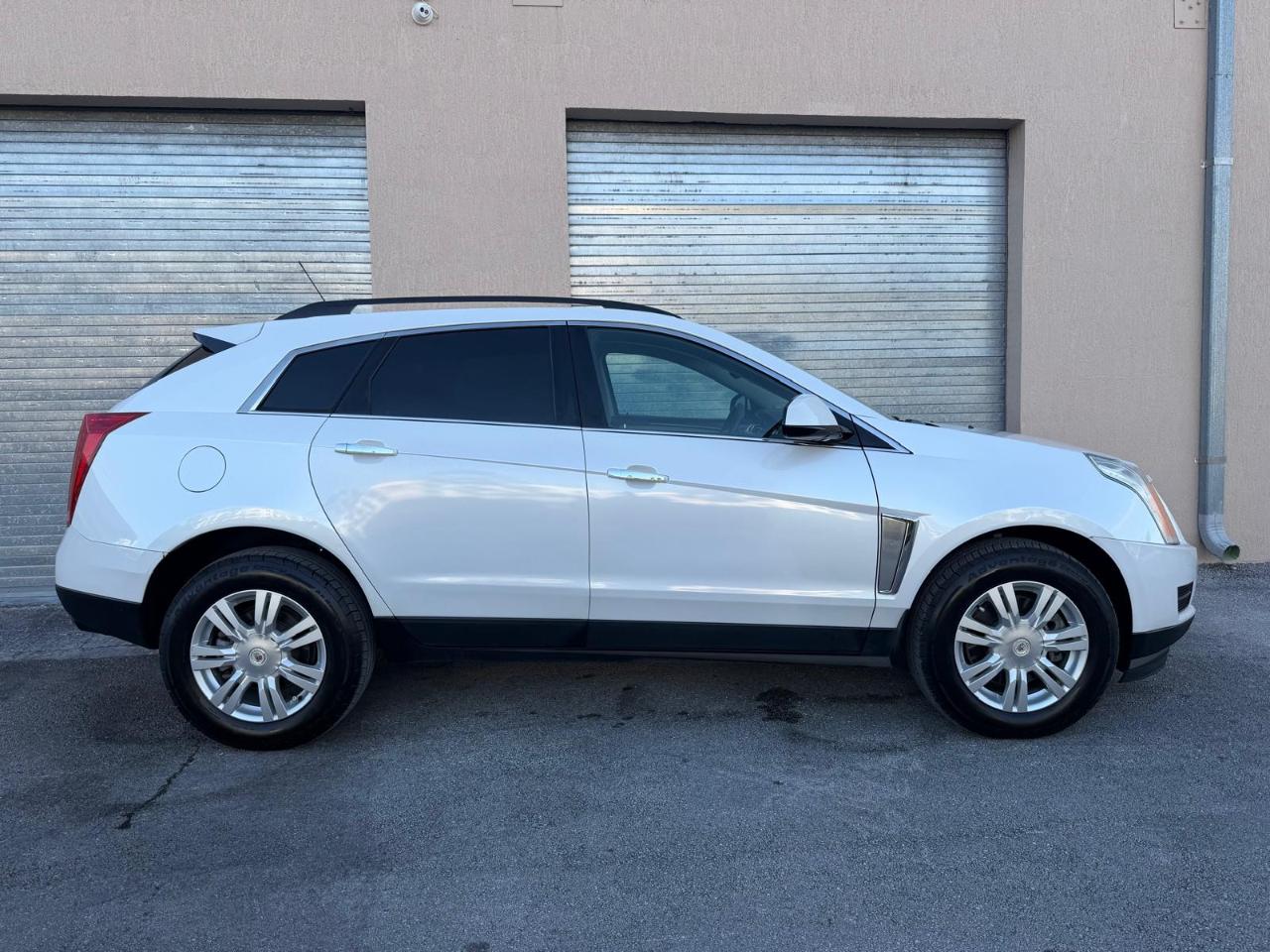 Cadillac SRX FWD 4dr Base 2015