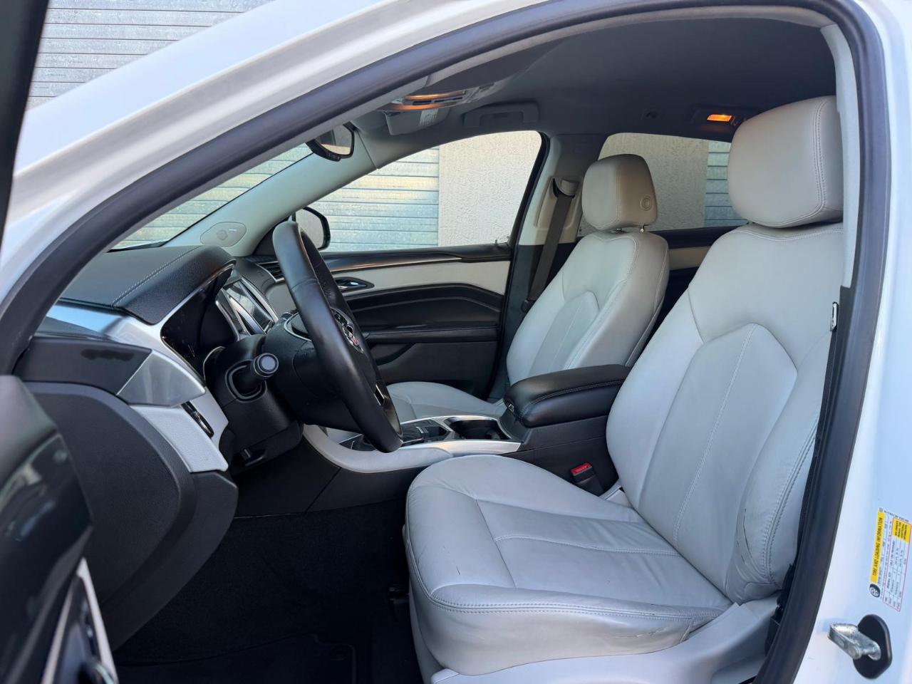 Cadillac SRX FWD 4dr Base 2015