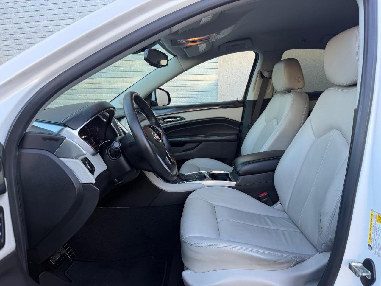 Cadillac SRX FWD 4dr Base 2015