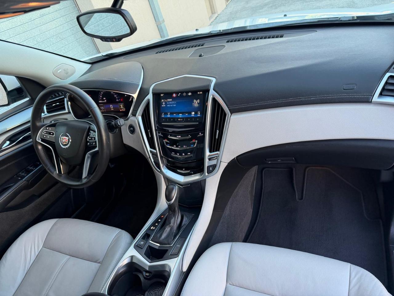 Cadillac SRX FWD 4dr Base 2015