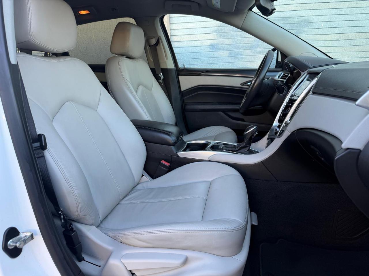 Cadillac SRX FWD 4dr Base 2015