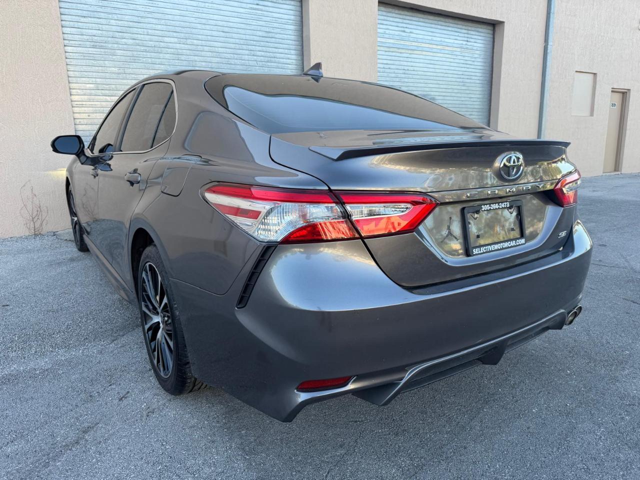 Toyota Camry SE Auto (Natl) 2020