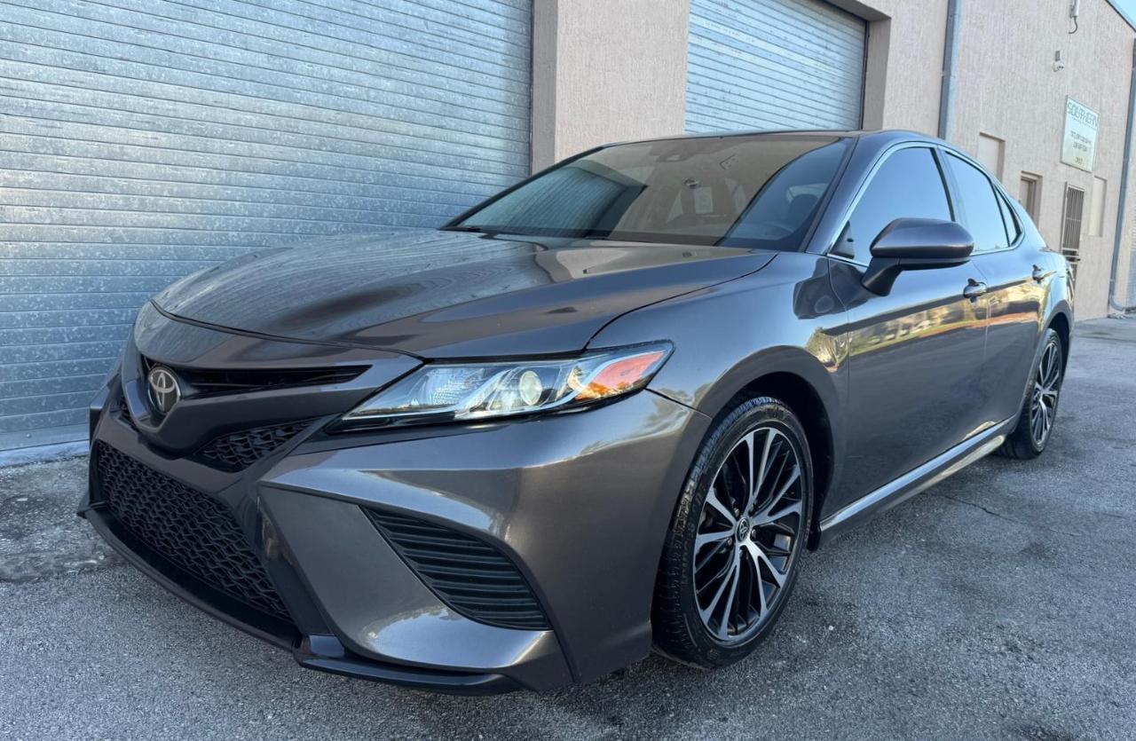 Toyota Camry SE Auto (Natl) 2020