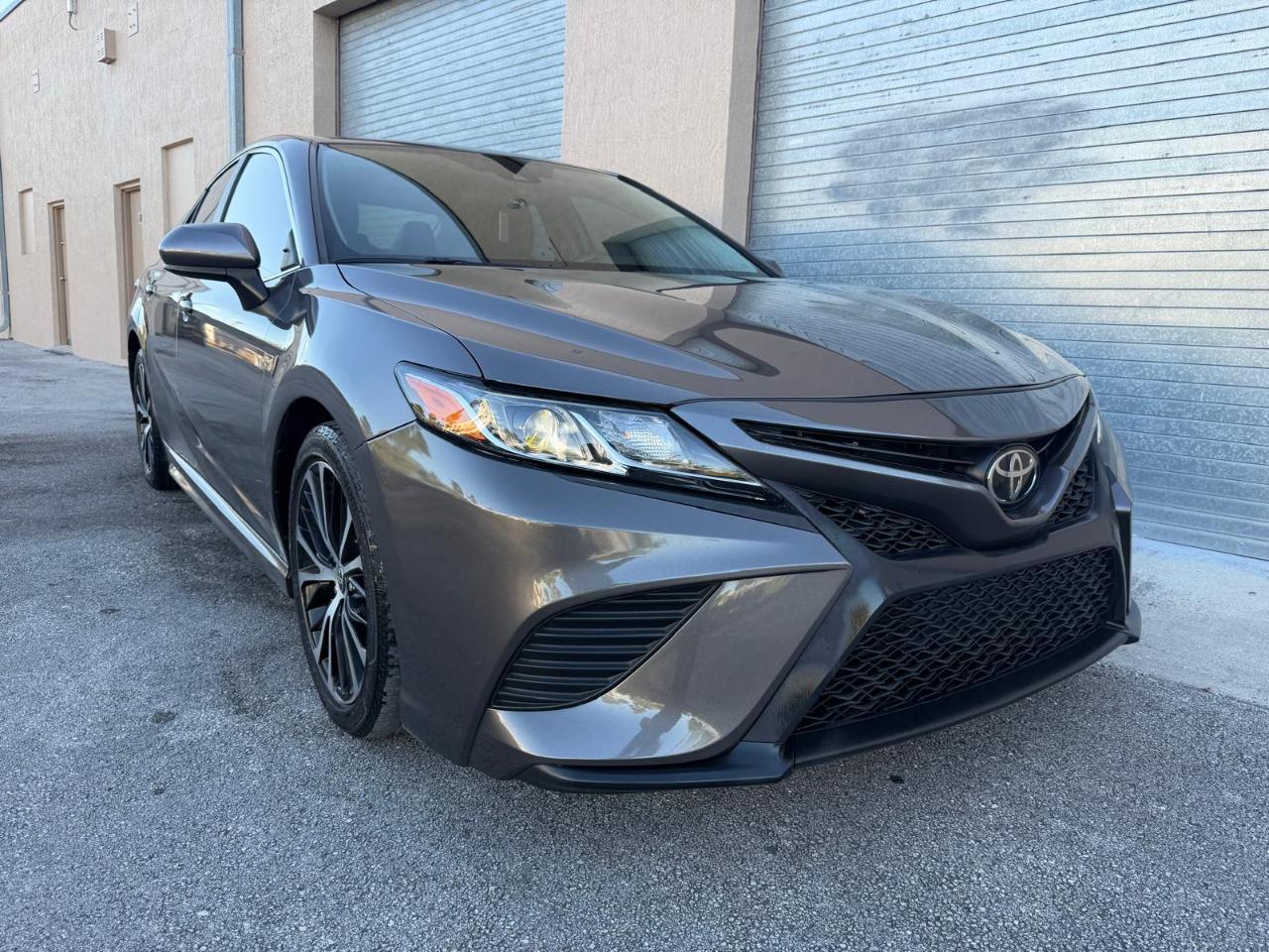 Toyota Camry SE Auto (Natl) 2020